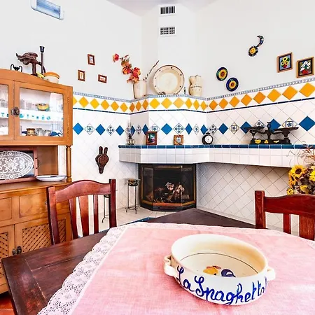 Holiday home Casa Bizzarro Deliceto